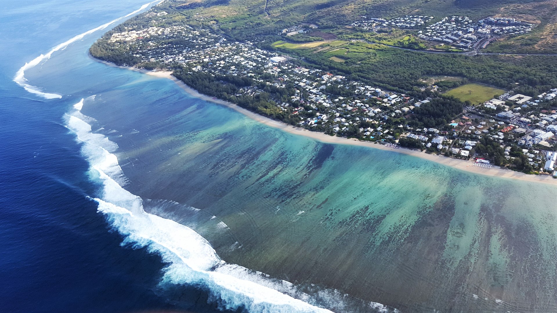 Lagon de la côte ouest de La Réunion vu du ciel